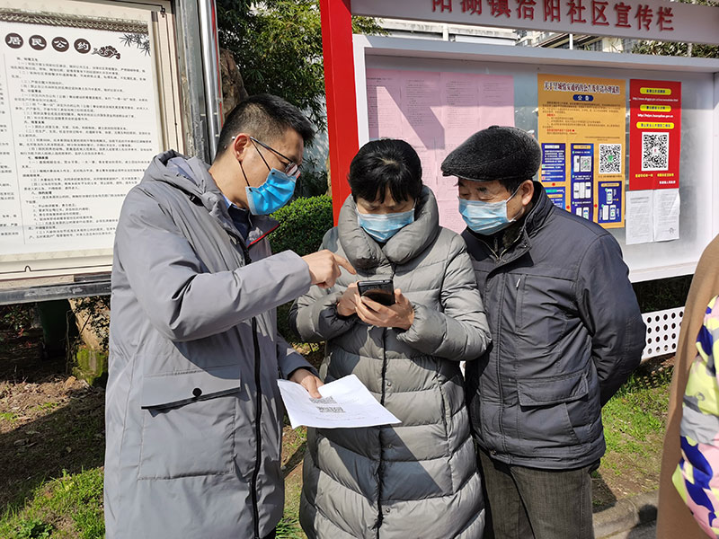 屯溪城建投公司黨支部開展“踐行雷鋒精神，我們共同戰(zhàn)‘疫’”主題黨日活動