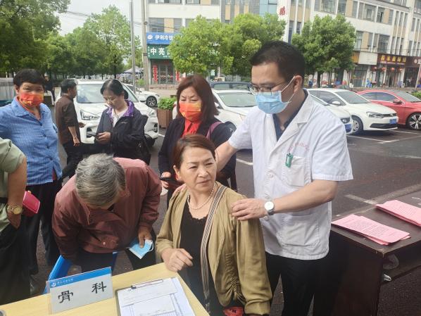 百姓健康系我心，黨員服務(wù)進(jìn)社區(qū)